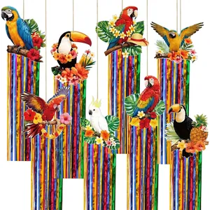 Vue détaillée de décorations de fête oiseaux tropicaux avec rideau de pluie arc-en-ciel