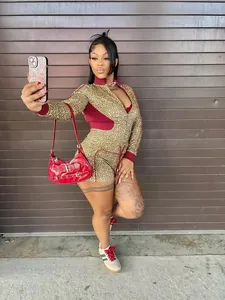 Sexiger langärmeliger Jumpsuit mit Leopardenmuster und roten Akzenten für Damen
