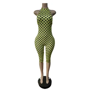 Pagliaccetto a pois con scollo all'americana verde lime su manichino
