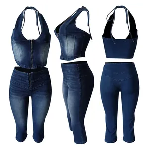 Vista multi-angolo del set top corto in denim a lupetto e pantaloni capri blu