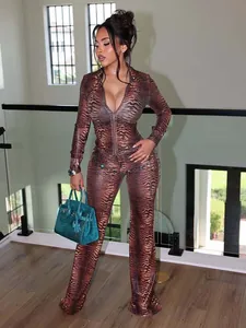 Ensemble deux pièces sexy en mesh imprimé tigre avec haut zippé et pantalon évasé