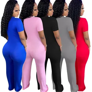 Vista posteriore di tute da donna a gamba larga in blu, rosa, nero, grigio e rosso.