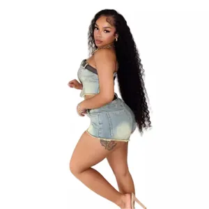 Zweiteiliges Set aus dehnbarem Denim mit Tube-Top und Mini-Shorts im Vintage-Look