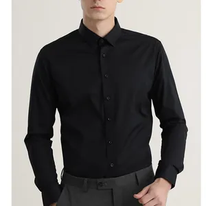 Vue de face d'une chemise habillée noire haut de gamme sans repassage pour hommes