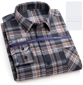 Vista dettagliata di una camicia a maniche lunghe a quadri marroni in cotone garzato 100%.