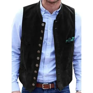Gros plan d'un gilet en daim noir vintage pour hommes avec détails multi-boutons et col
