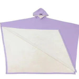 Poncho con capucha morado claro de gran tamaño con cálido forro polar blanco invierno