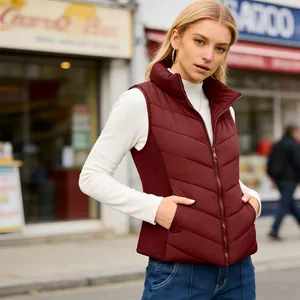 Chaleco acolchado granate para mujer con cuello alto, perfecto para el otoño y el invierno.