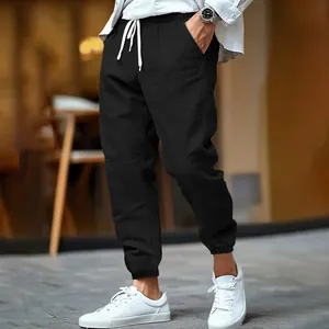 Ανδρικό μαύρο βαμβακερό λινό παντελόνι jogger με κορδόνι στη μέση σε street style