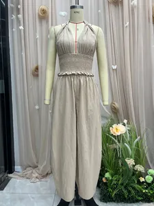 Boheemse linnen set met haltertop met V-hals en losse ballonbroek