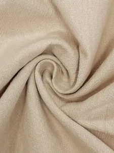 Gedetailleerde textuur van natuurlijk beige linnen stof voor deze boheemse set.