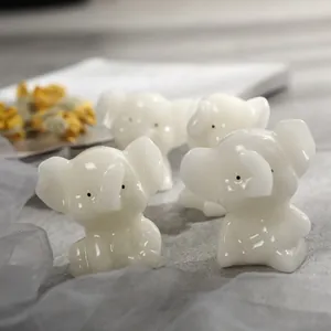 Mignon lot de quatre figurines d'éléphants en résine lumineuse blanche pour déco