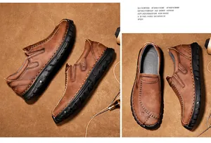Gedetailleerd overzicht van handgenaaide bruine leren herenloafers met dikke zool
