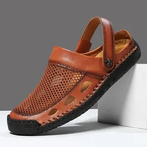 Bruine heren sandalen van leer met ademend mesh en een duurzame antislip rubberen zool