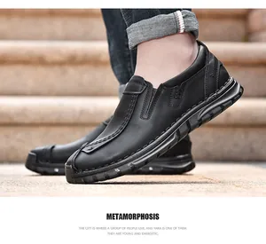 Zijaanzicht detail van zwarte echt lederen business casual instapschoenen voor heren
