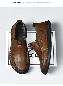 Detailansicht brauner handgenähter Leder-Loafer mit weicher Sohle und Slipper-Design