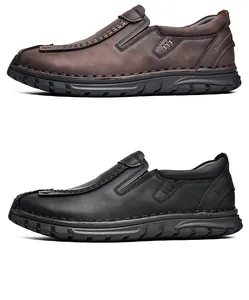 Gedetailleerd zijaanzicht van bruine en zwarte heren business casual leren loafers.