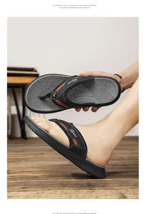 Seitenansicht von Herren-Sport-Flip-Flops mit rutschfesten EVA-Sohlen