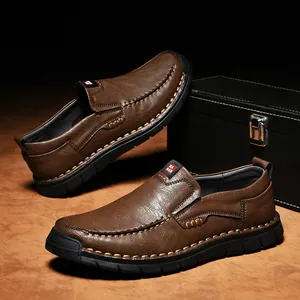 Handgefertigte braune Herren-Leder-Slipper mit weicher Sohle und komfortablem Design