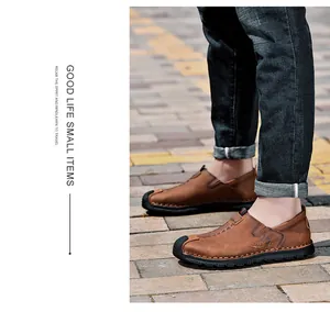 Vista dettagliata delle scarpe slip-on da uomo in pelle marrone per un look casual outdoor