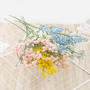 Bunter künstlicher Schleierkraut-Blumenstrauß für moderne Heimdekoration im Innenbereich