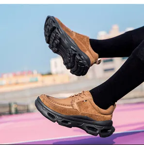 Vue détaillée des chaussures Derby marron pour hommes en cuir véritable à semelle