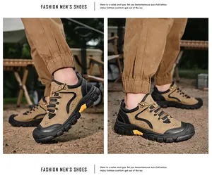 Détail de chaussures de randonnée tactiques marron pour hommes avec semelle antidérapante