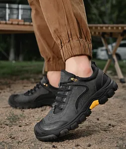 Chaussures de randonnée tactiques pour hommes, mesh respirant et semelle antidérapante.