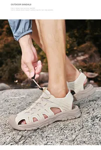 Breathable men's closed-toe outdoor sandals with non-slip sole for summer hiking