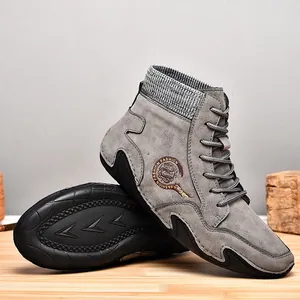 Botas Martin grises de caña alta con cuello de punto y suela de goma resistente