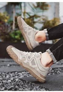 Vue détaillée de la tige en maille respirante et de la semelle robuste des chaussures