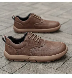 Zijaanzicht van vintage bruine leren vrijetijdsschoenen voor heren met brede neus