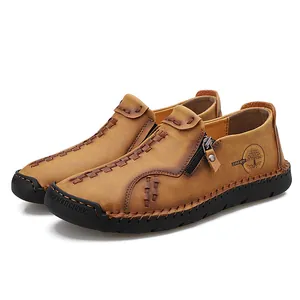 Mocassins en cuir marron pour hommes avec fermeture éclair latérale et coutures à la main