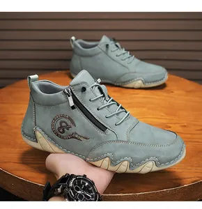 Nahaufnahme von Herren Martin Boots mit einer einzigartigen Gummisohle im Oktopus-Stil.