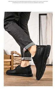 Detail van zwarte Britse stijl casual leren herenschoenen met dikke platformzool