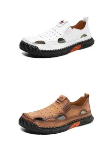 Gedetailleerd overzicht van ademende herensandalen in wit en vintage bruin