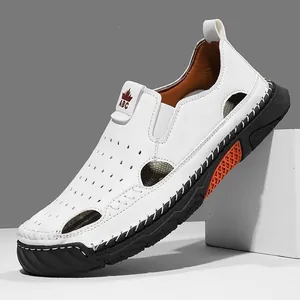 Ademende witte lederen sandalen voor heren met een casual ontwerp voor het strand
