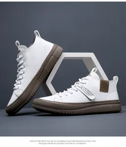 Eleganti sneakers alte da uomo in pelle bianca con suola leggera in EVA marrone di classe
