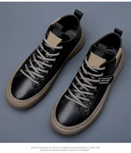 Sneakers alte in pelle nera da uomo con suola leggera in EVA color cuoio a contrasto
