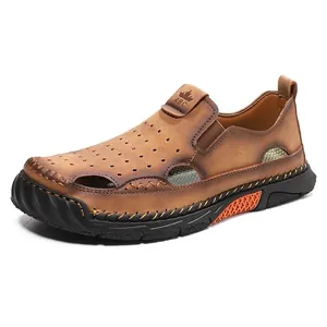Ademende bruine leren heren sandalen met gesloten teen en zachte zool voor de zomer