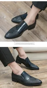 Detailansicht schwarzer formeller Herren-Lederschuhe mit strukturierter Brogue-Prägung