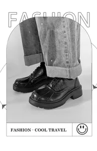 Nahaufnahme schwarzer Retro-Lederschuhe mit dicker Sohle und grauer Streetwear-Jeans