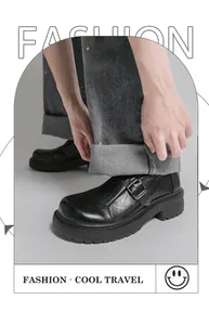 Nahaufnahme schwarzer Vintage-Leder-Loafer mit Metallschnalle und dicker Plateausohle.