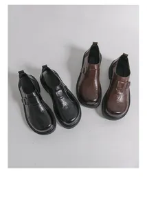 Detailansicht von Retro-Monkschuhen für Herren in schwarzem und braunem Leder