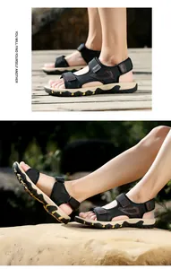 Detailansicht der Outdoor-Herren-Sportsandalen mit verstellbaren Klettverschlussriemen.