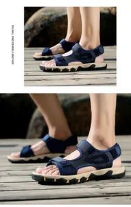 Seitenansicht der blauen Outdoor-Sandalen für Herren mit Mesh und Klettverschluss