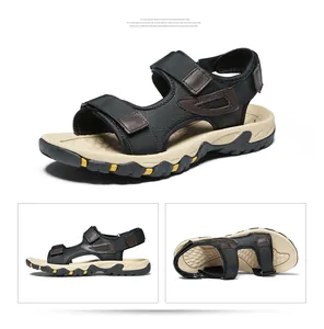 Detailansichten von atmungsaktiven Outdoor-Wandersandalen für Herren mit Klettverschluss
