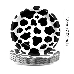 Détail d'assiettes en carton jetables de 18 cm à motif vache pour fête