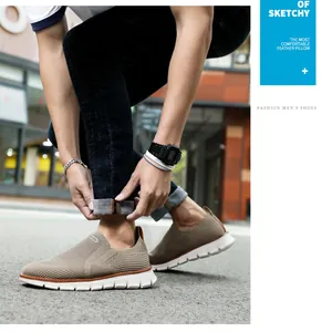 Detailansicht khakifarbener, atmungsaktiver Flyknit-Slip-on-Sneaker für Herren auf der Straße.