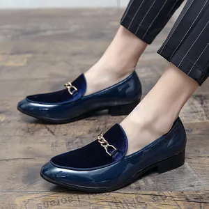 Elegant navy blue men's pointy loafers with velvet finish and gold horsebit buckle